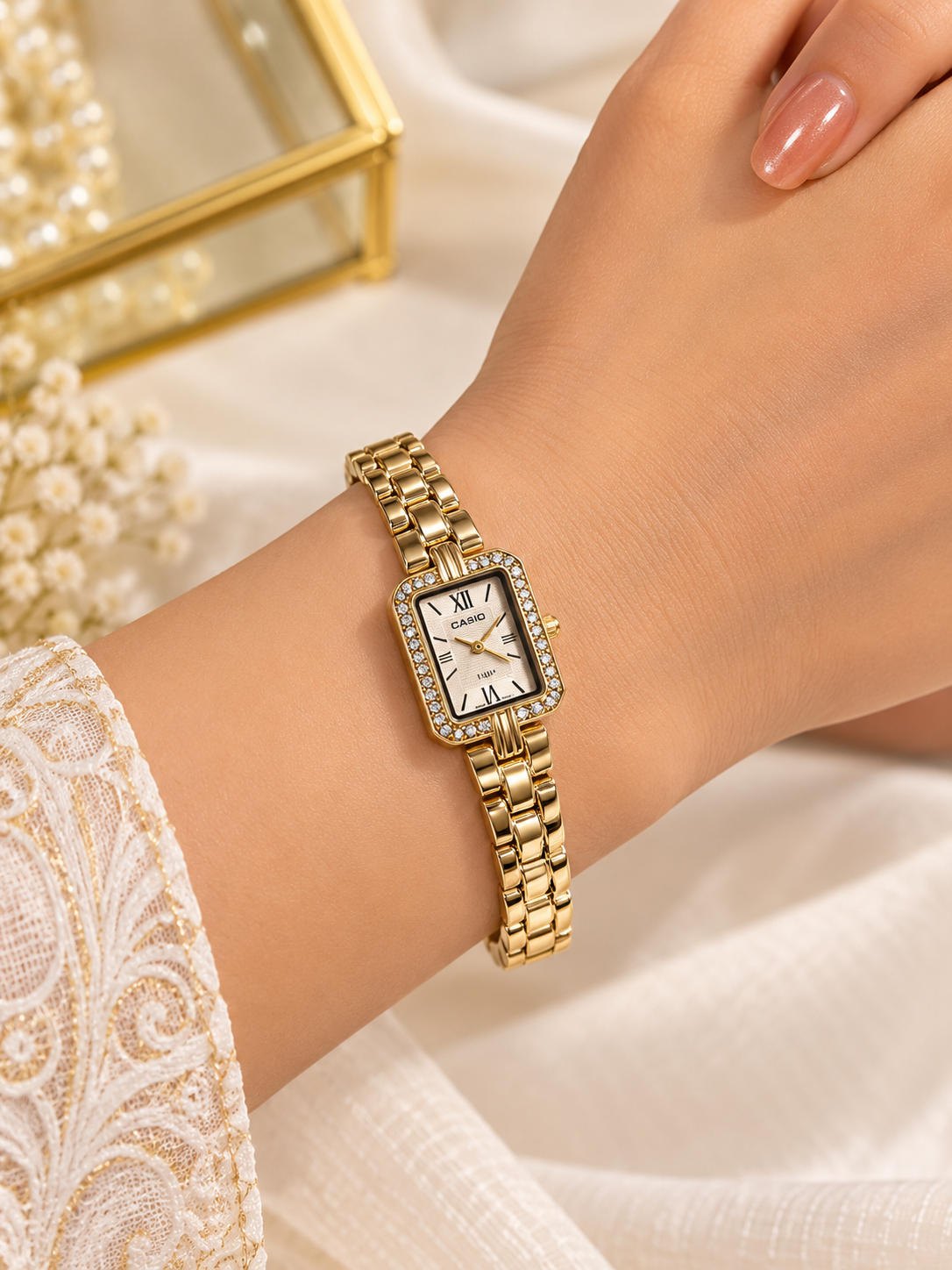 Elegant Gold-Colour Roman  Dial Bracelet Watch